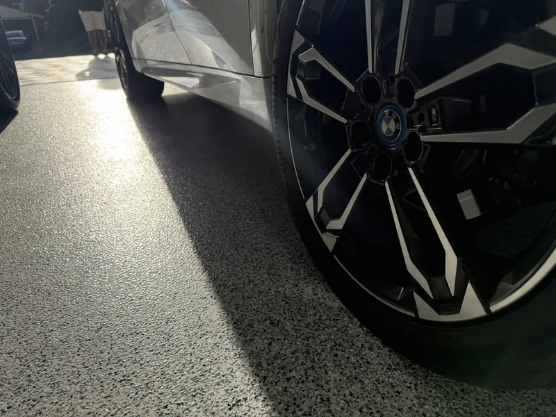 Garage detail · Ultra Flake